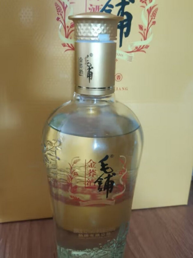 1.包装精美，每瓶的都是很精致2.酒液