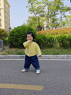 泰兰尼斯2023女宝新款凉鞋，清新自然的设计