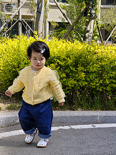 泰兰尼斯2023女宝新款凉鞋，清新自然的设计