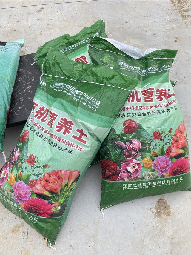 一袋40斤，买了18袋，快递小哥崩溃了