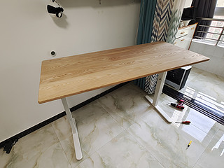 用了5年的乐歌升降桌换个大实木桌面