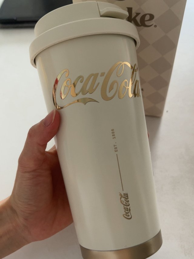 年轻人怎么能少的了保温杯