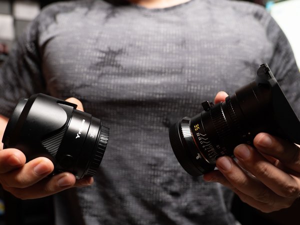 手动和自动两枚国产最强全画幅35mmf2镜头？