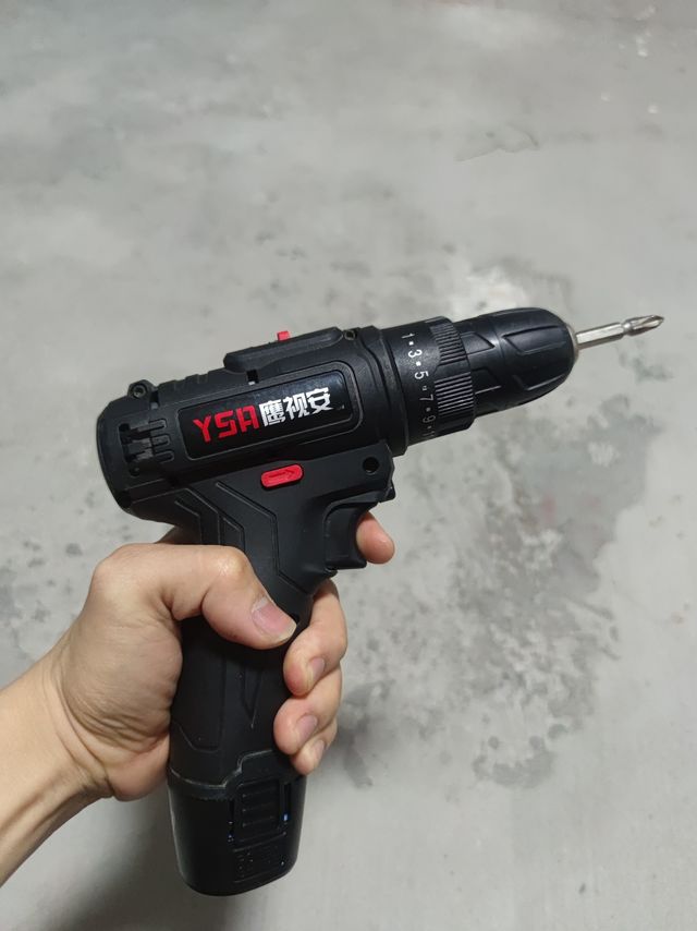 便宜的手枪钻真好用配上好的电池直接秒博世
