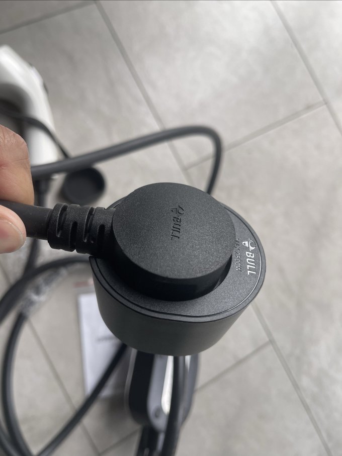 公牛随车充电枪