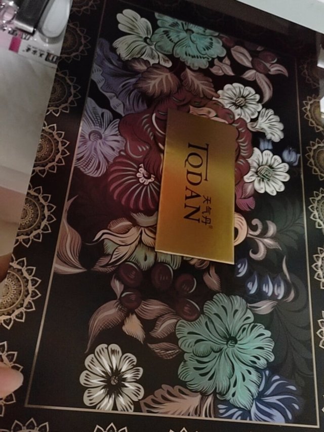 我是敏感肌抱着试试的态度买的，买回来用了