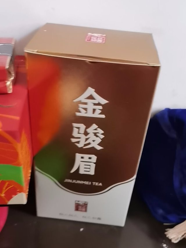价格优惠，喝起来还不错。放在家里老人喝，