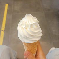 盘点美食界的夏日必吃，甜啦啦酸奶冰淇淋不容错过。