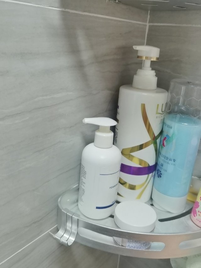 效果不错，粘结很结实，没有气味，使用起来