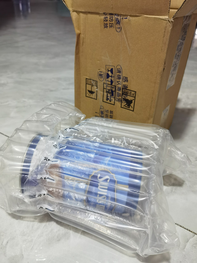 包装有点凹陷，不过还好，前一阵给自己买了