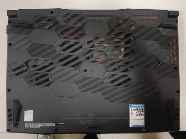 
外观工艺：从整体来看机子简约大气，很喜