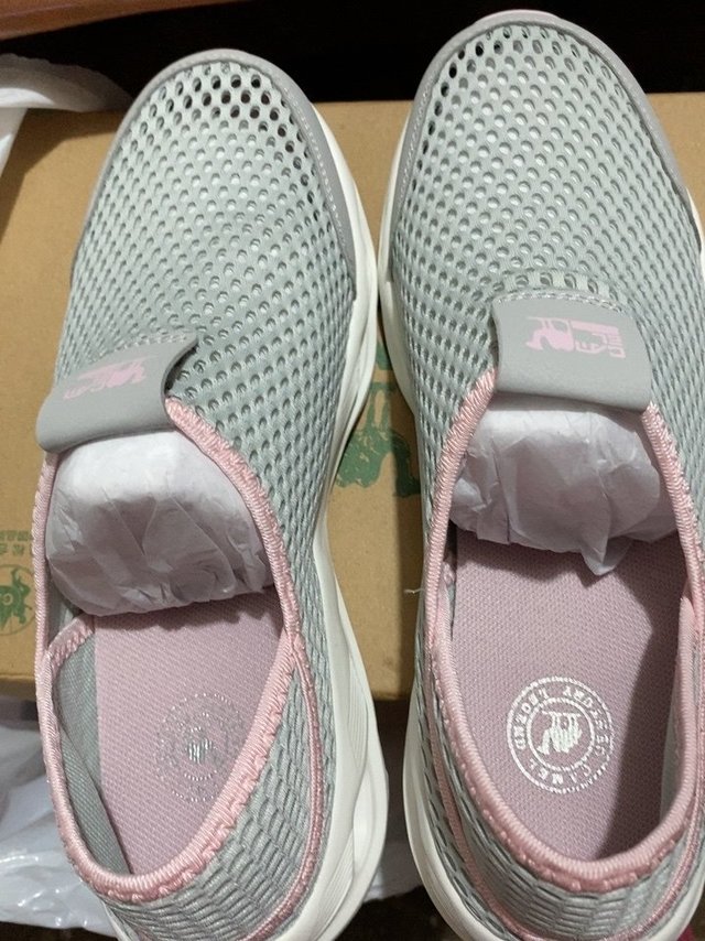 鞋子收到，试穿了一下合脚，颜色也好看，质