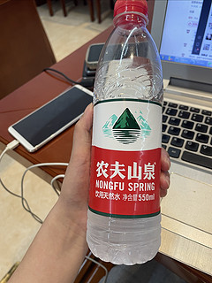 农夫山泉矿泉水，带给您源自大自然的纯净护