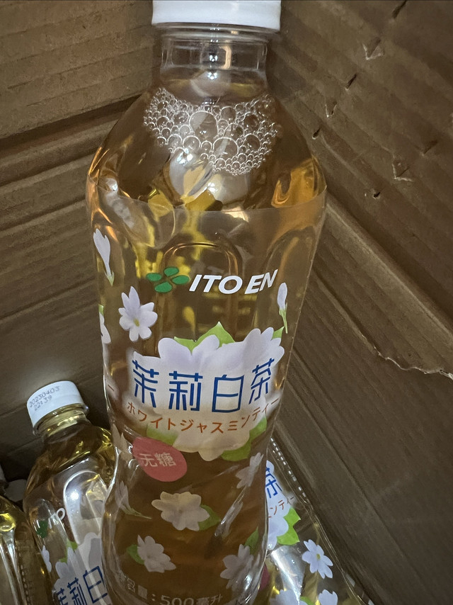 又买一款伊藤园的茉莉白茶饮料！