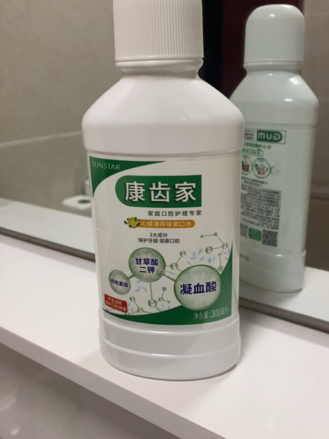 抑菌漱口水，不含酒精，没有刺激感，含有的