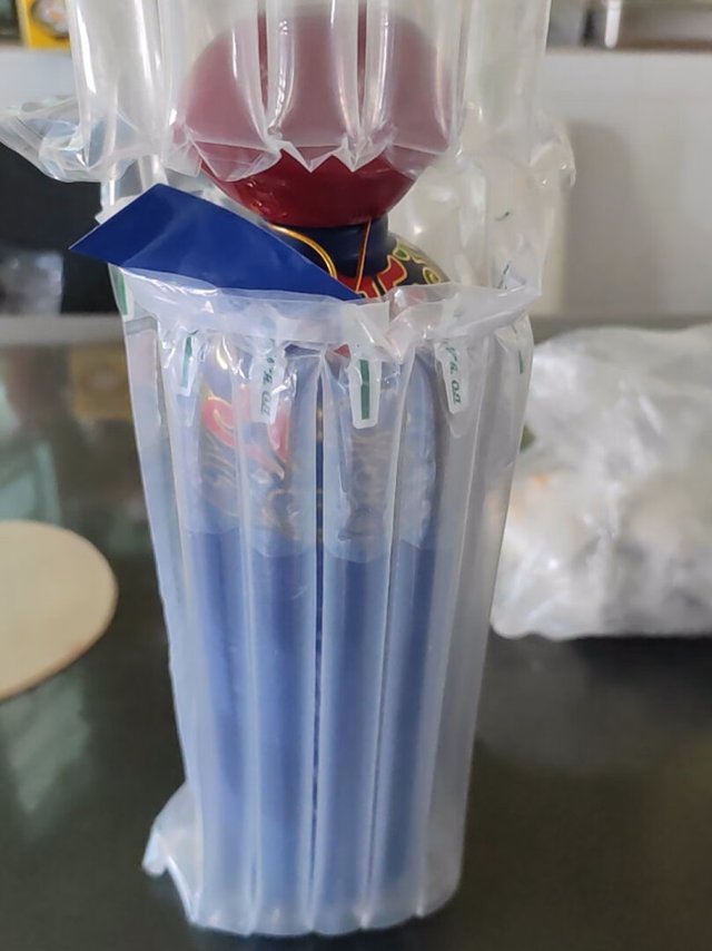 作为家乡的酒，当然是要支持的，产品包装精
