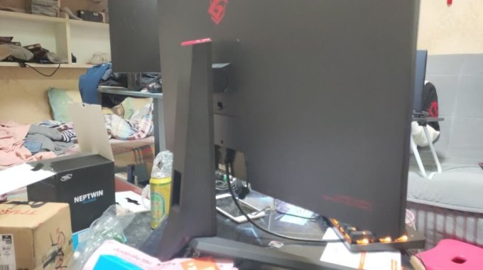 惠科显示器