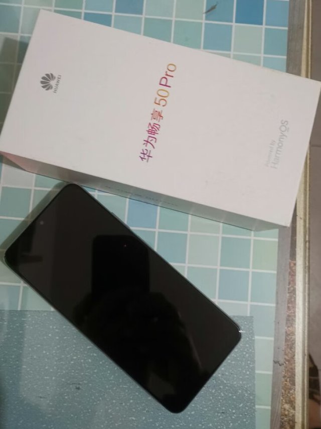 整体感觉不错，外观上档次，拍照效果也不错