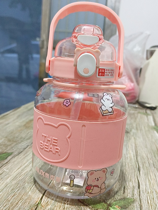 挺可爱的一款水杯，颜值高的杯子也能督促自