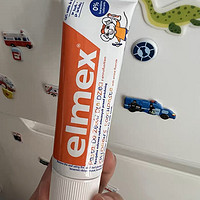 一岁以上的宝贝刷牙要使用这款牙膏