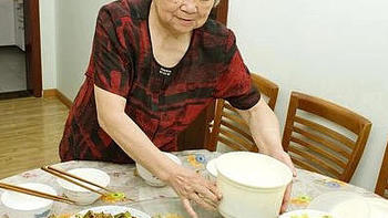 长辈们的这些“无效节俭”真让人崩溃，同住的后辈表示很无奈