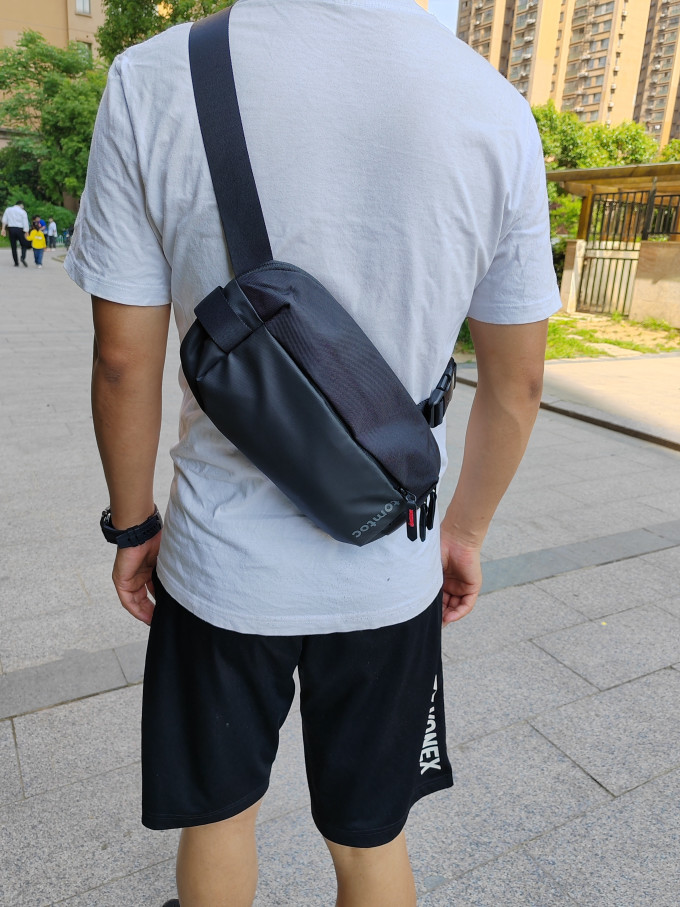 男士单肩斜挎包