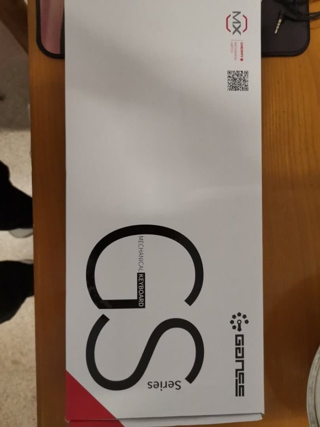 宝贝收到了，纯白的无背光，不喜欢花里胡哨