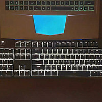 这个机械键盘算是性价比拉满了~ 该有的灯光