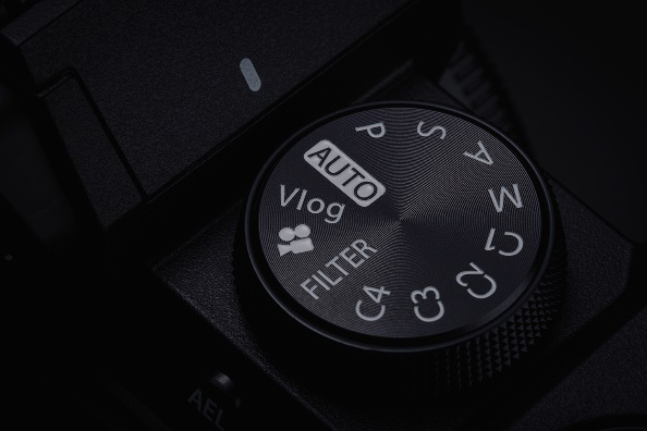 富士发布 FUJIFILM X-S20 Vlog 无反相机，一体轻量化、强续航、高性能自动对焦