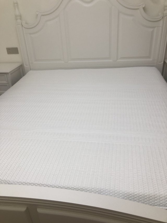 床垫很厚实，睡着非常舒服。就是自己想要的