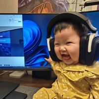 对于这款耳机的评价,看她笑容就知道很满意