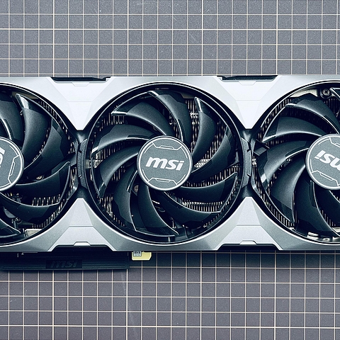 RTX 4070：我成甜品卡了？