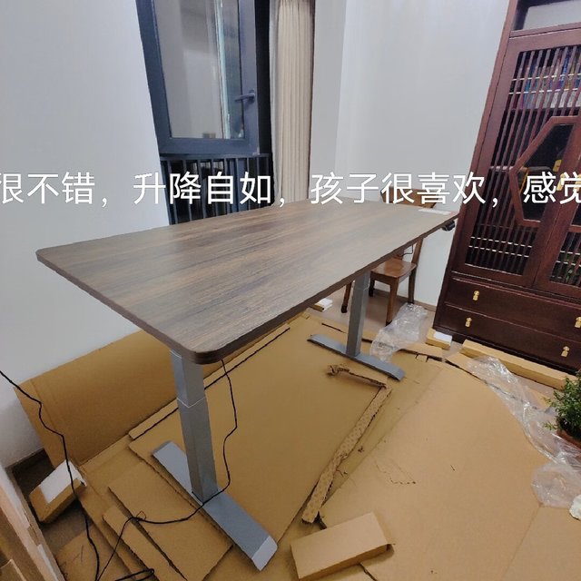 这个乐歌的升降桌很不错，孩子很喜欢，以后