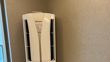 ​大金新三级能效冷暖立柜式空调FVXB372VAC-W-3匹空调