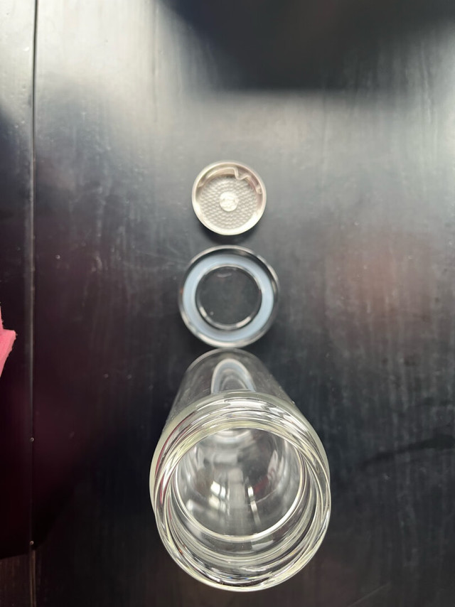 玻璃杯很有分量，质感很好双层玻璃杯，就
