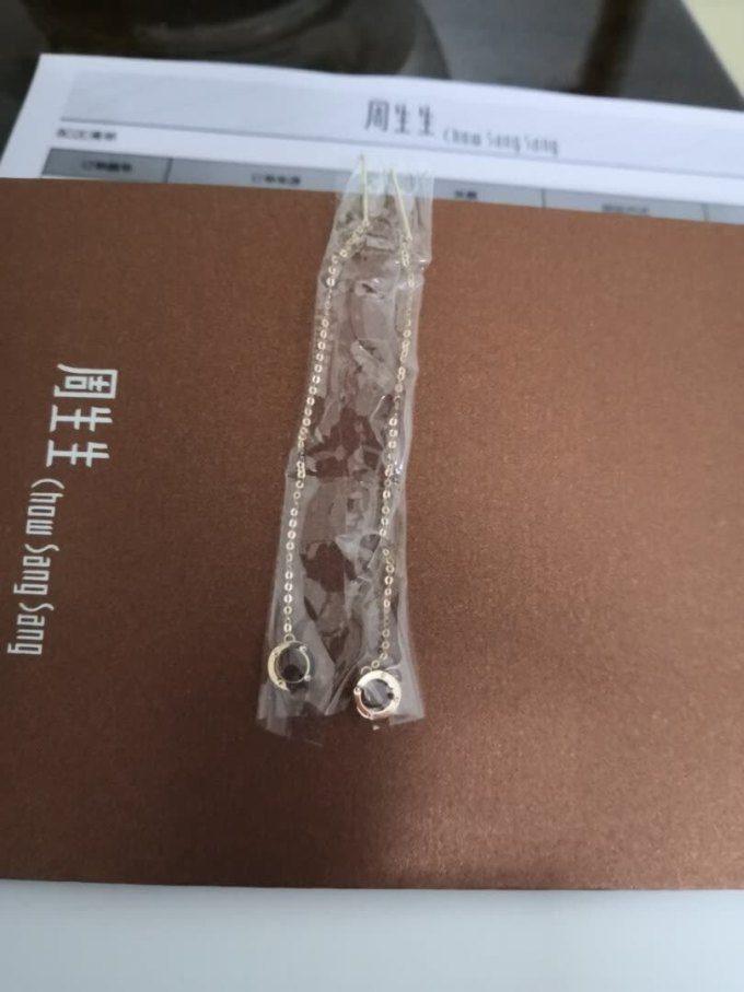 周生生K金耳饰