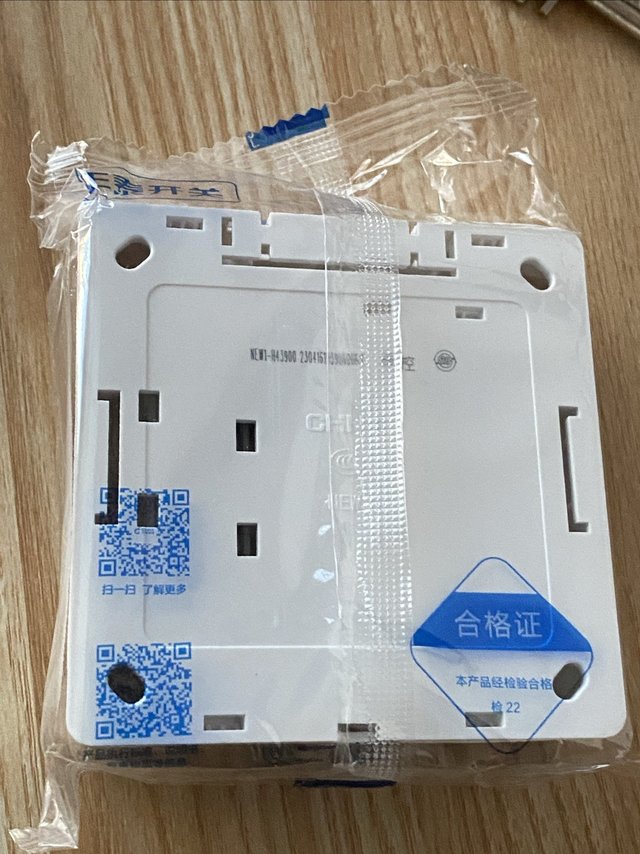 实惠五孔带开关插座