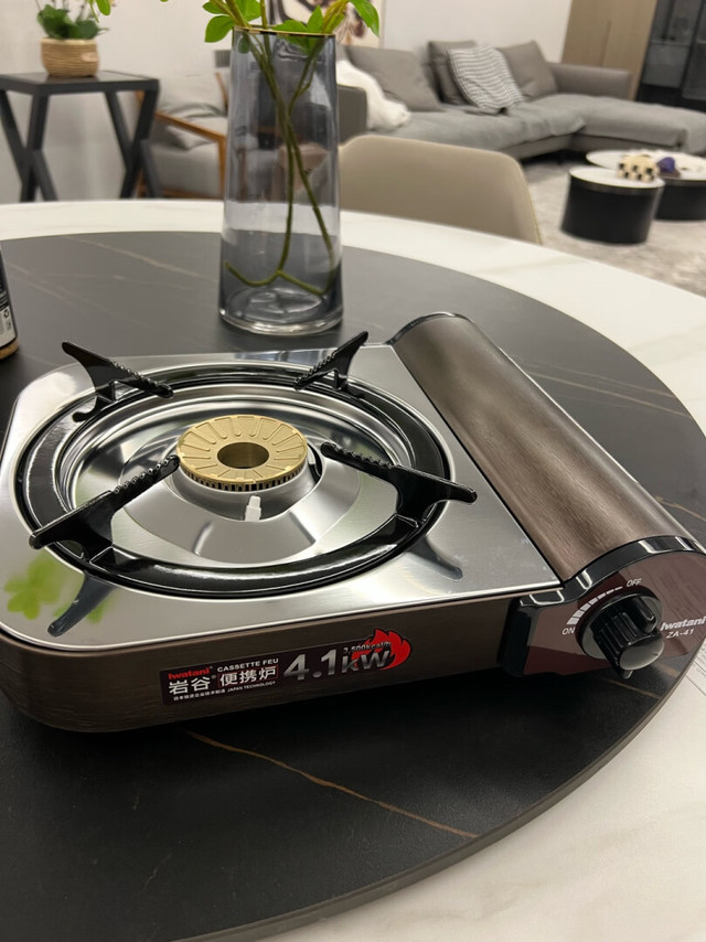 
颜色是高级深咖，耐看的色高级感满满的，