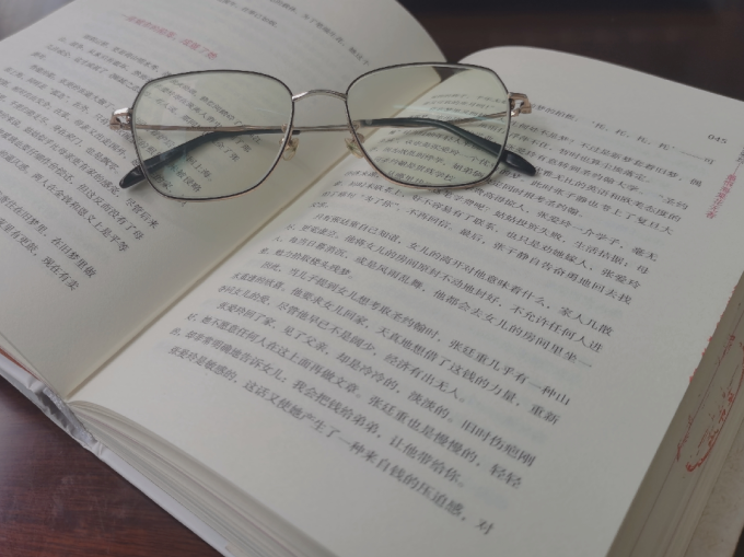 华文出版社传记