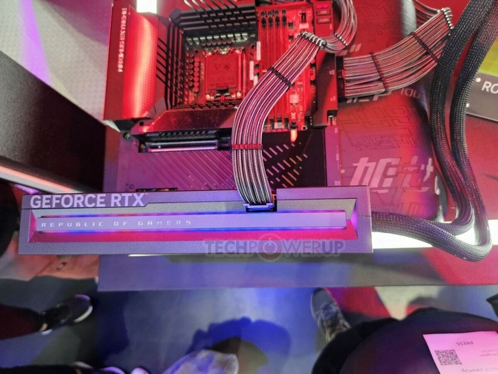 华硕发布 ROG Matrix RTX 4090 顶级水冷显卡，液态金属导热、360mm冷排