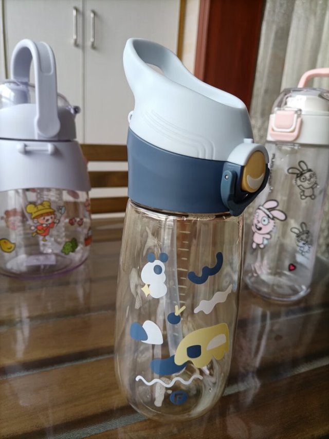 夏天了，想着塑料杯子比较合适，看了好几个