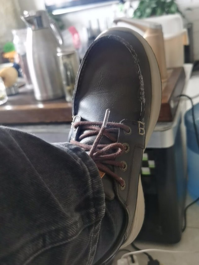 鞋子超级舒服不进很轻盈而且不臭脚