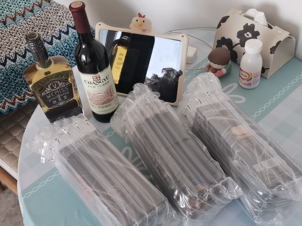包装完整,很结实,看起来也比较上档次,套
