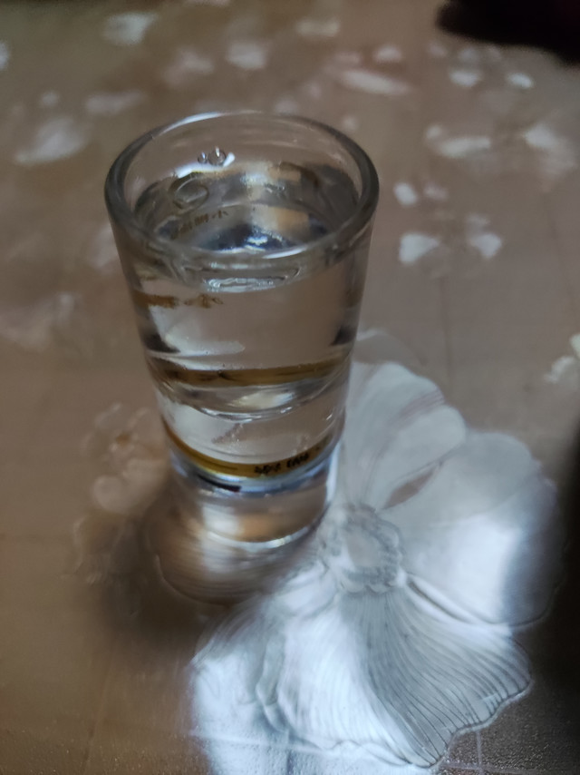 酒液质量：买了好几次都送人了，这次自己喝