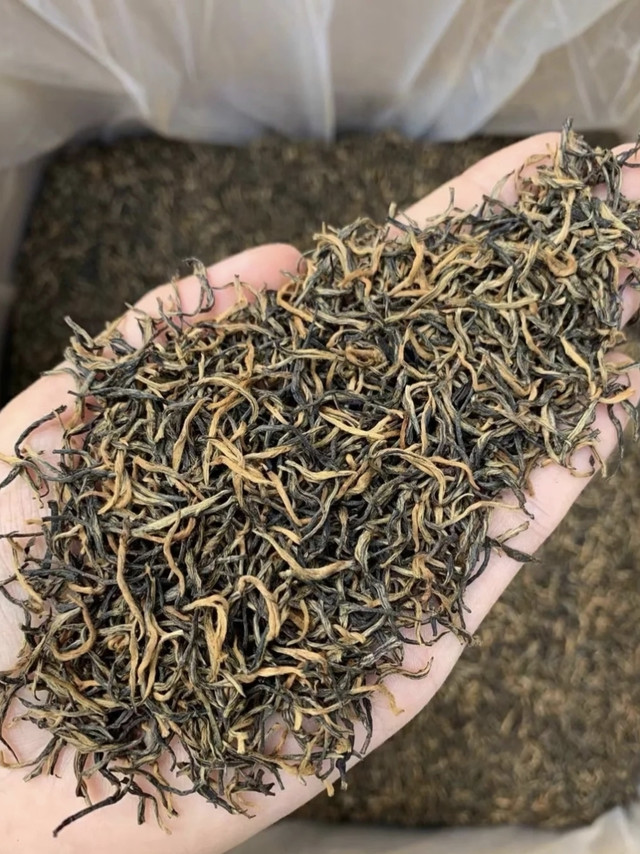 茶中贵族,那肯定是高冷霸气的金骏眉!