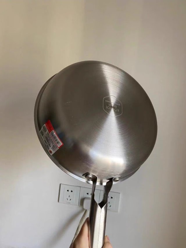 蜂窝平面的，确实不沾，很认真的开锅以后，