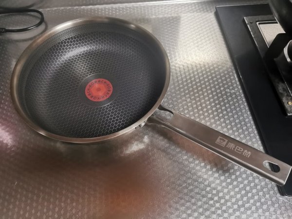 非常喜欢这个造型，花纹看着很美，中心的红