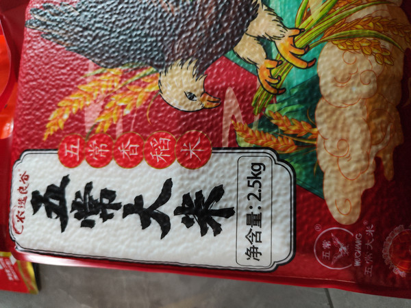 
五常大米名声在外 粒粒饱满 颗颗晶莹剔
