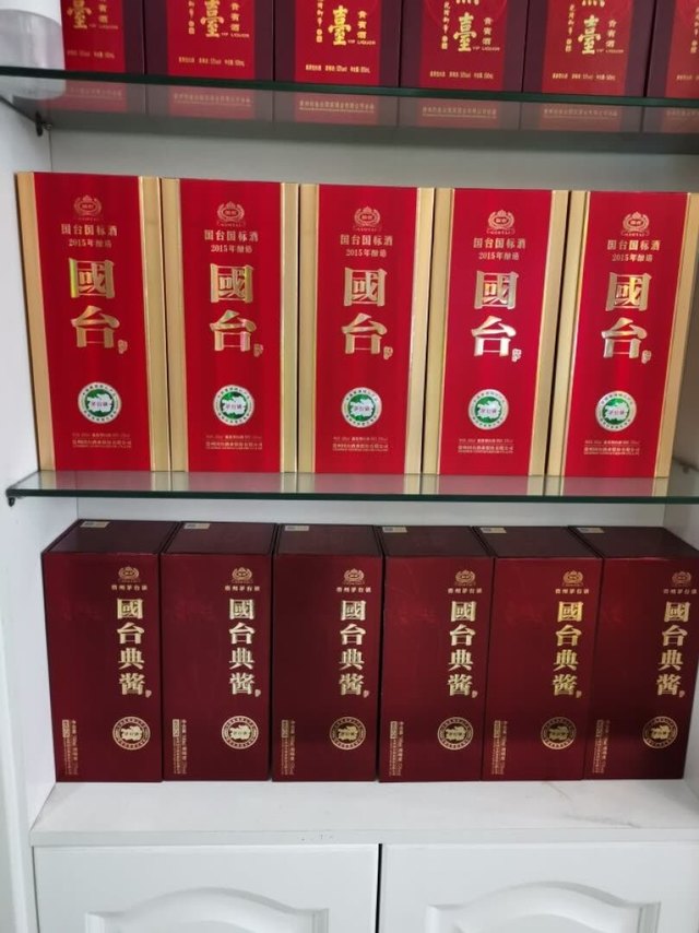 酒体醇厚，酱香突出，谈黄色透明酒液，购酒