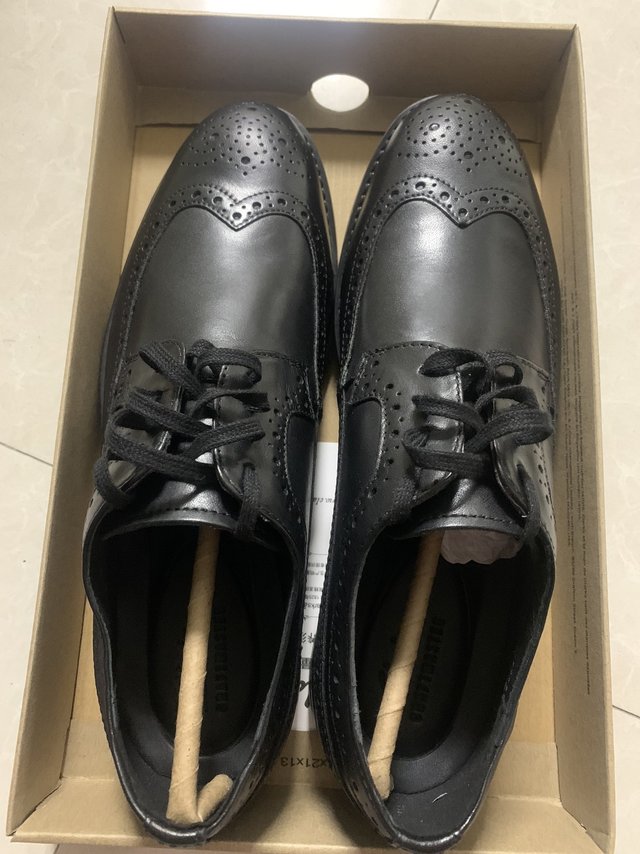 鞋子很好，尺码标准，穿上了很舒服，总体很